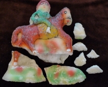 Wyrób lokalny, figurka jeźdźca na koniu, XX w., Tunezja, cukier
